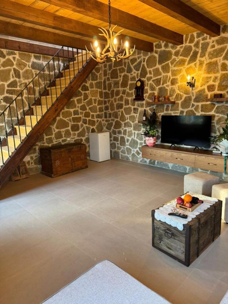 Bujtina Salko Villa Mucaj Exterior foto